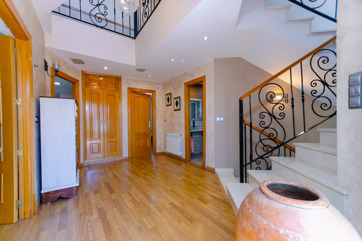 Classic Style 2-Story Villa – Calle Azahar, Alfinach Puçol