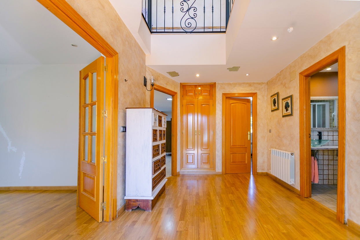 Classic Style 2-Story Villa – Calle Azahar, Alfinach Puçol