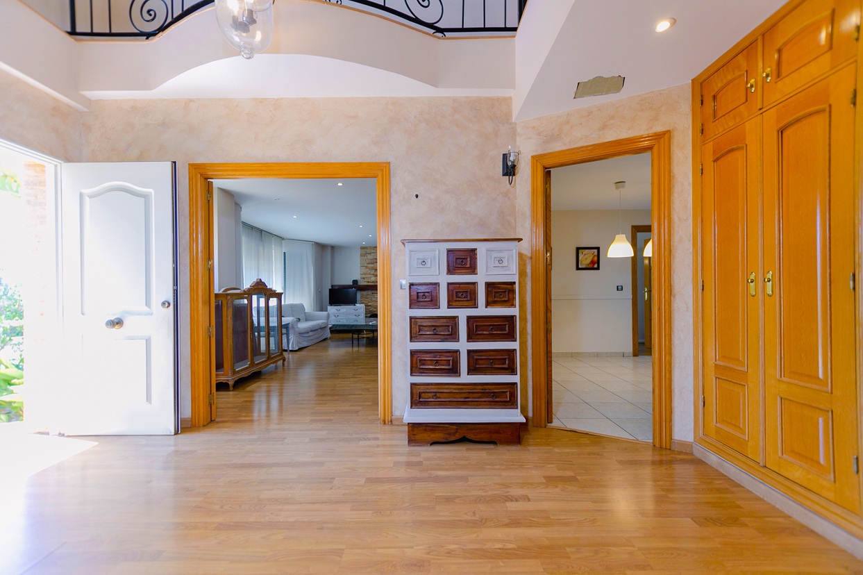 Classic Style 2-Story Villa – Calle Azahar, Alfinach Puçol